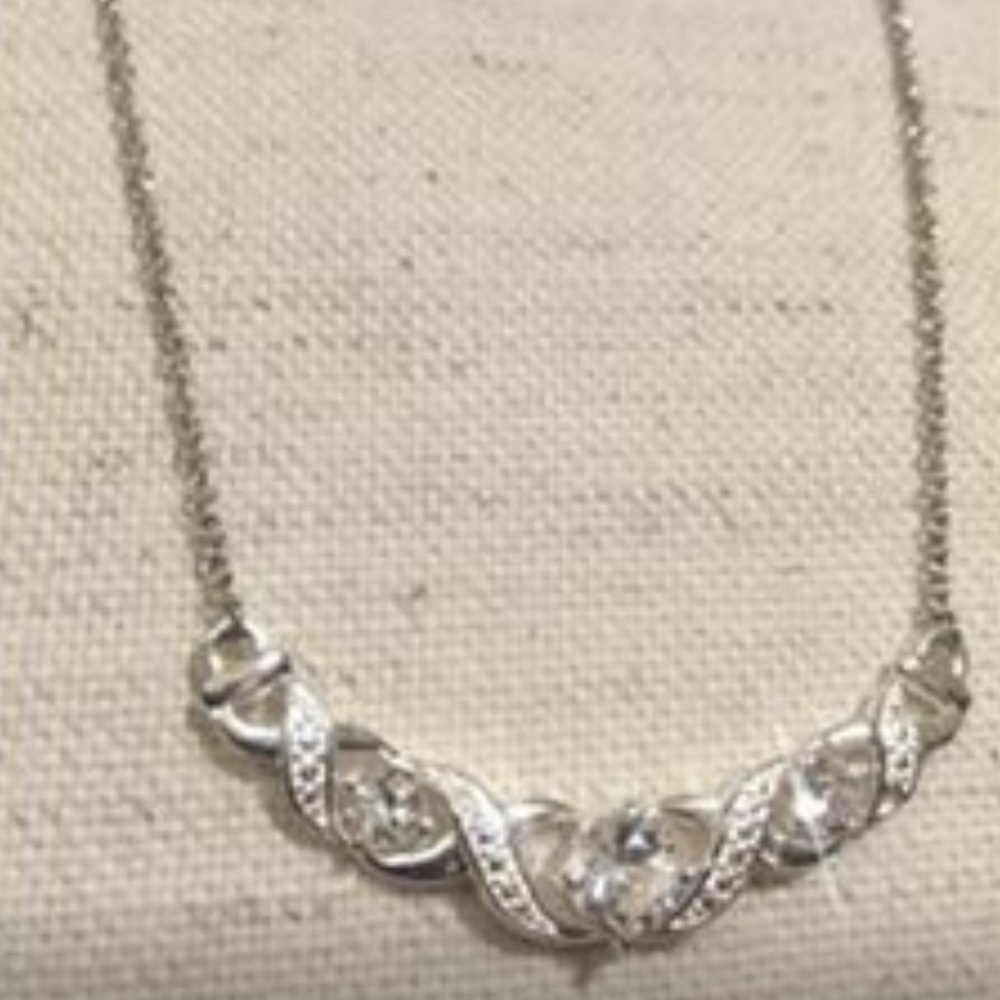 NWT! CZ 💎 Silvertone Bar Pendant + Chain